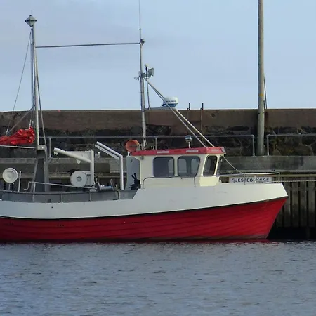 7 Person In Utsira-by Traum * Utsira